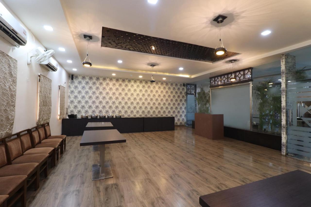 Oyo 29382 Golden Laurel Inn Deoria 外观 照片