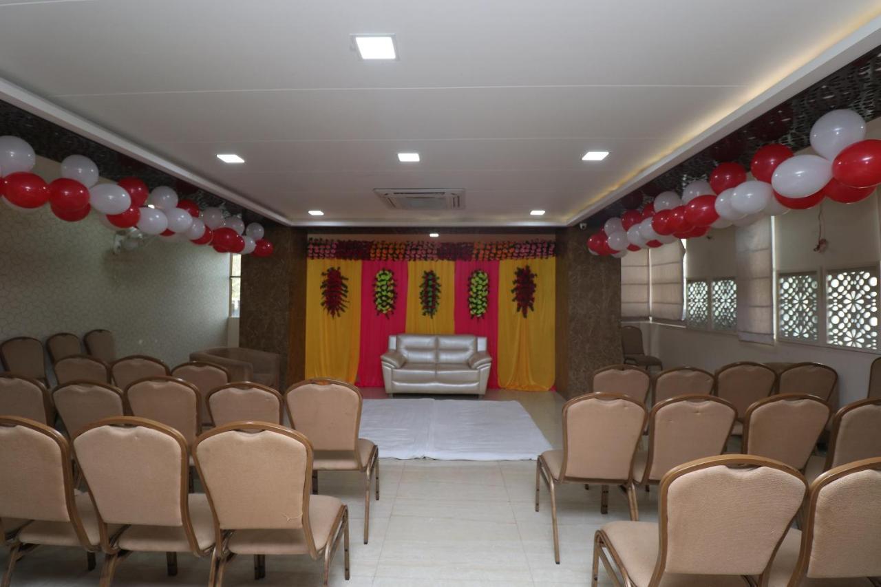 Oyo 29382 Golden Laurel Inn Deoria 外观 照片
